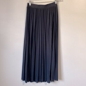 New Mix Elegant Black Pleated flowy elastic waist Skirt size Medium